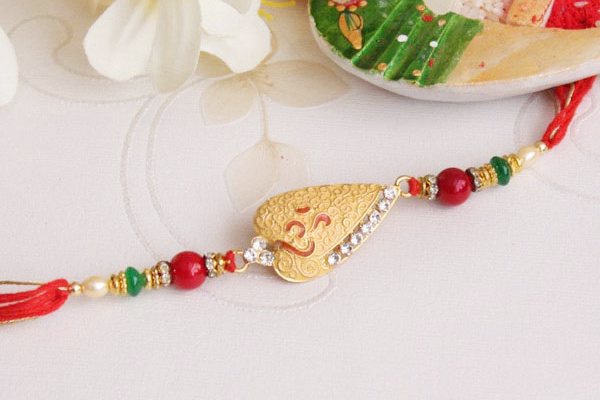 Gladden Your Bhaiya and Bhabhi by Sending Amazing Rakhi Gifts to UK!