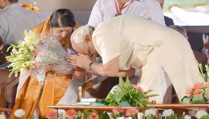 PM Modi with Lata Mangeshkar