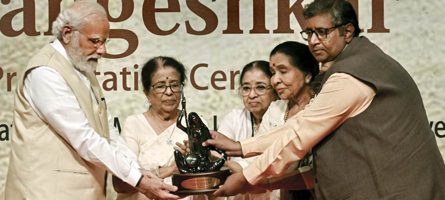 PM Modi Remembers Lata Didi for Coming Raksha Bandhan